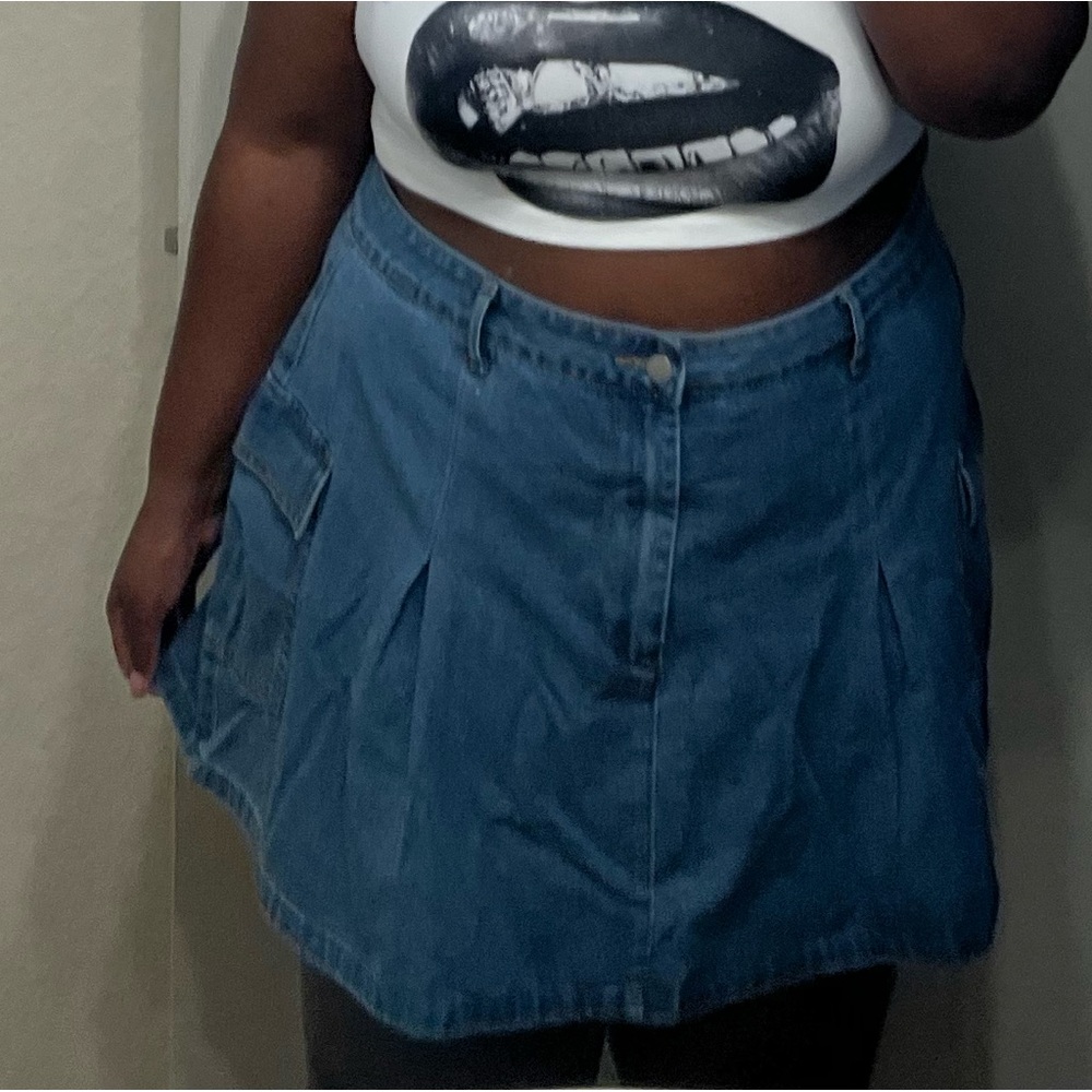 Denim skirt with pockets